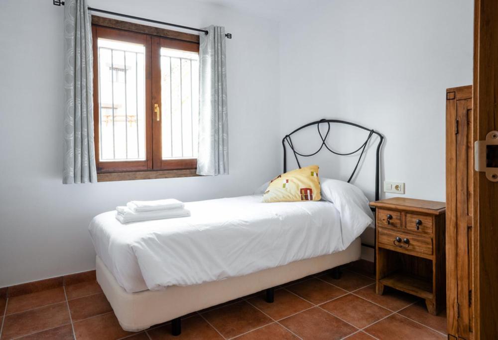Hostal Antiguo Hospital Linares de Mora Екстер'єр фото
