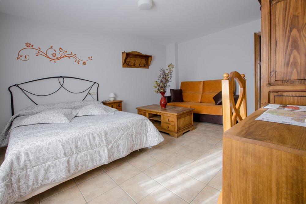 Hostal Antiguo Hospital Linares de Mora Екстер'єр фото