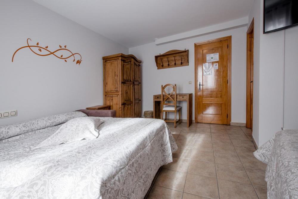 Hostal Antiguo Hospital Linares de Mora Екстер'єр фото