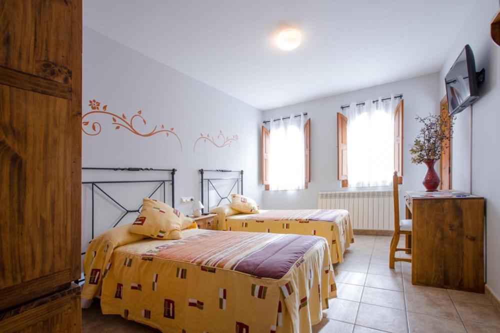 Hostal Antiguo Hospital Linares de Mora Екстер'єр фото