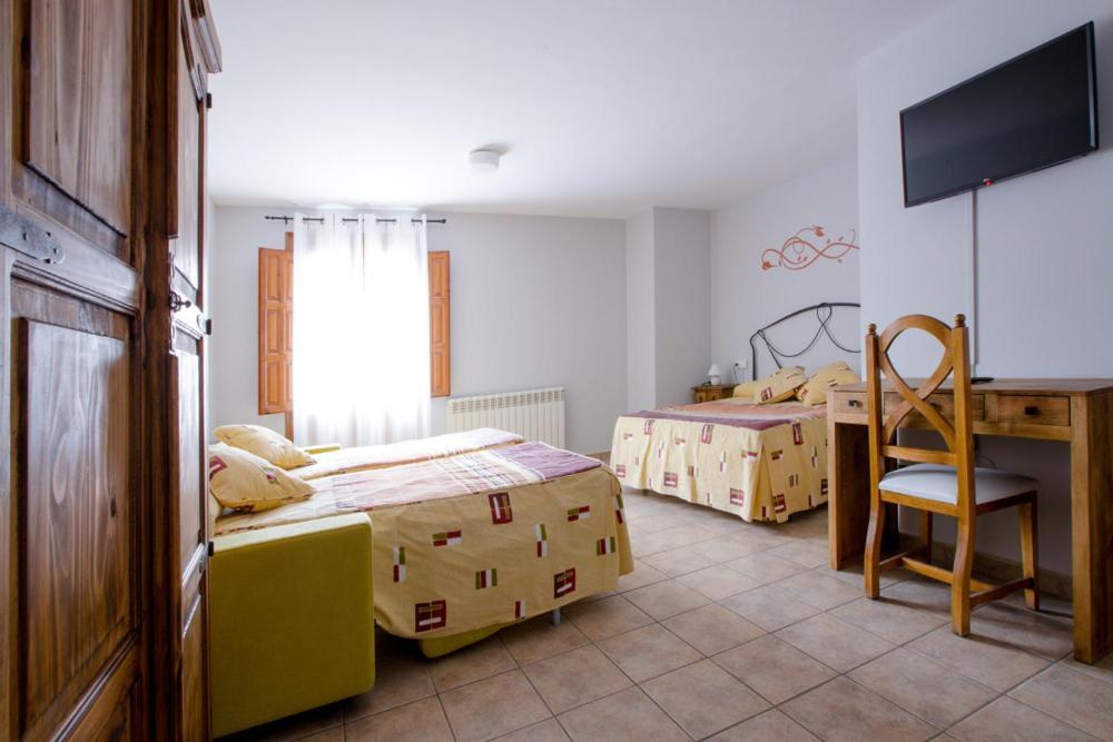 Hostal Antiguo Hospital Linares de Mora Екстер'єр фото