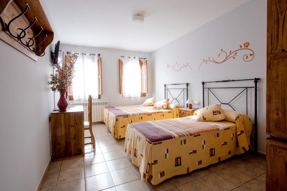 Hostal Antiguo Hospital Linares de Mora Екстер'єр фото